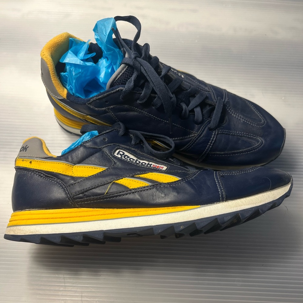 Vintage Reebok Classic Leather shoes in a navy blue and yellow